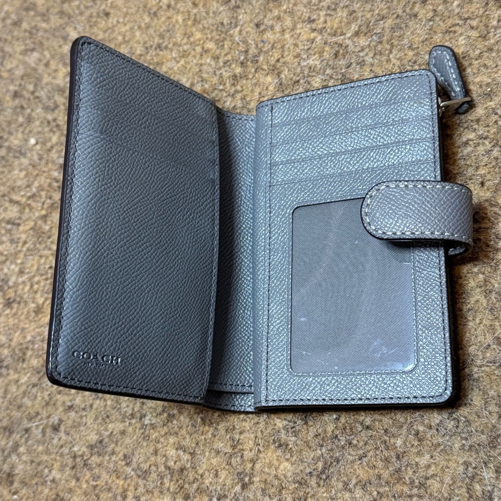 Coach New York Medium Corner Zip Wallet in Crossgrain Leather Heather Grey - Picture 4 of 8